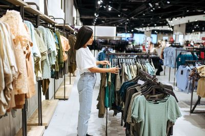 Macy's Shows Huge, Unusual Put Option Volume - Is M Stock Set to Drop or Is It Cheap Here?